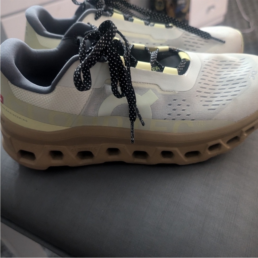 Oncloud sneakers